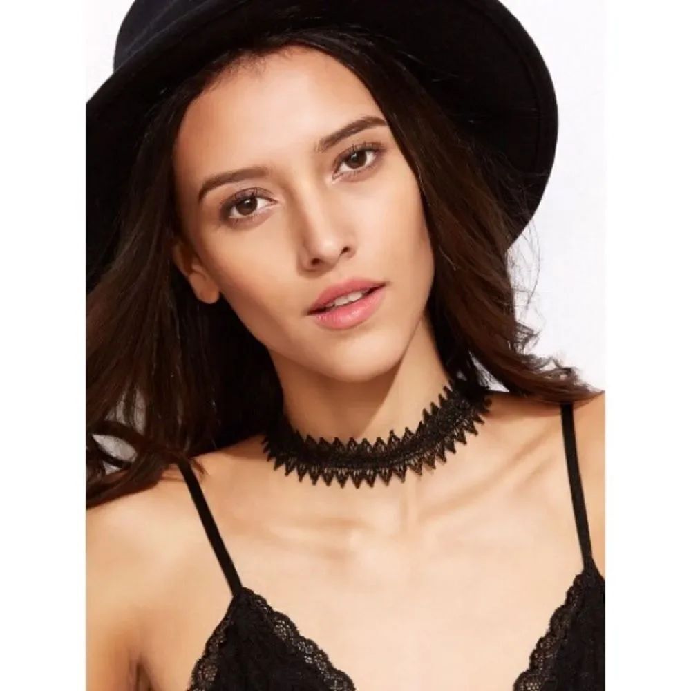 ✨HP✨Black Geometric Lace Choker Necklace✨